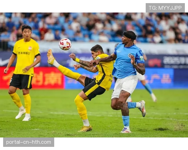 半场战报：深圳新鹏城0-2落后青岛西海岸，客场防守频现漏洞